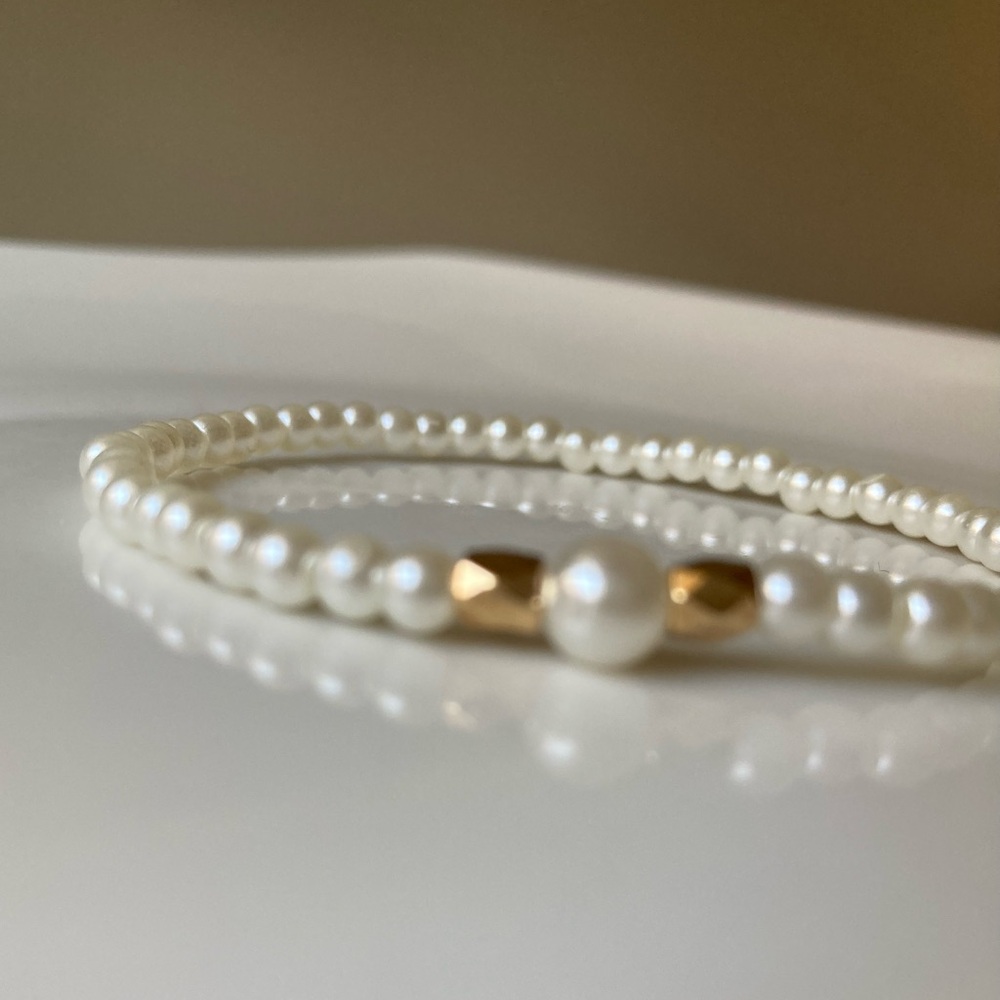 Delicate & Simple Style Design Pearl Bracelet - Picture 4 of 7